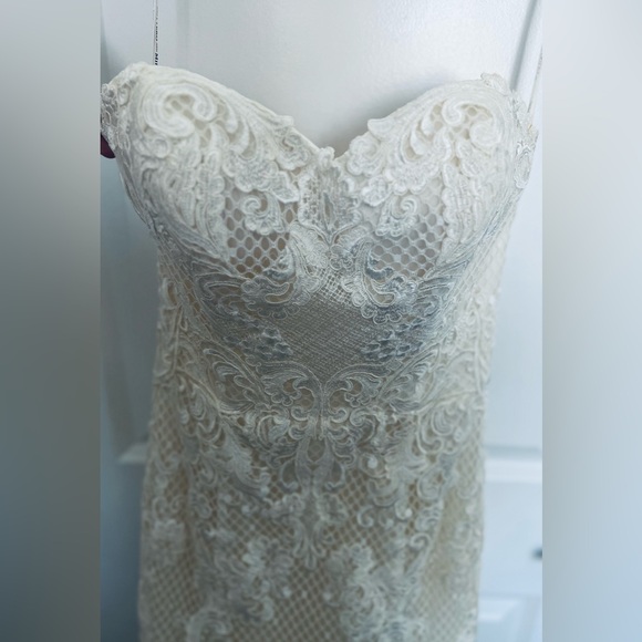 Maggie Sottero Never Worn Wedding Dress - Picture 4 of 4